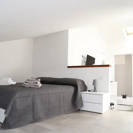 Guesthost - Al Civico 5 - Mondern & Suite! *