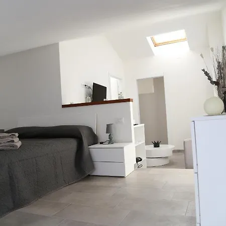 Guesthost - Al Civico 5 - Mondern & Suite! * Decimomannu
